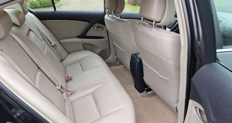 Toyota Avensis cena 37500 przebieg: 212000, rok produkcji 2011 z Czarnków małe 667